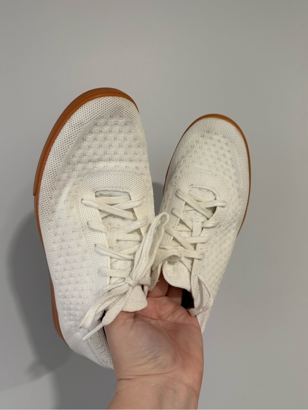 Suavs Women’s Cream Knit Lace-Up Sneakers with Gum Sole size 11